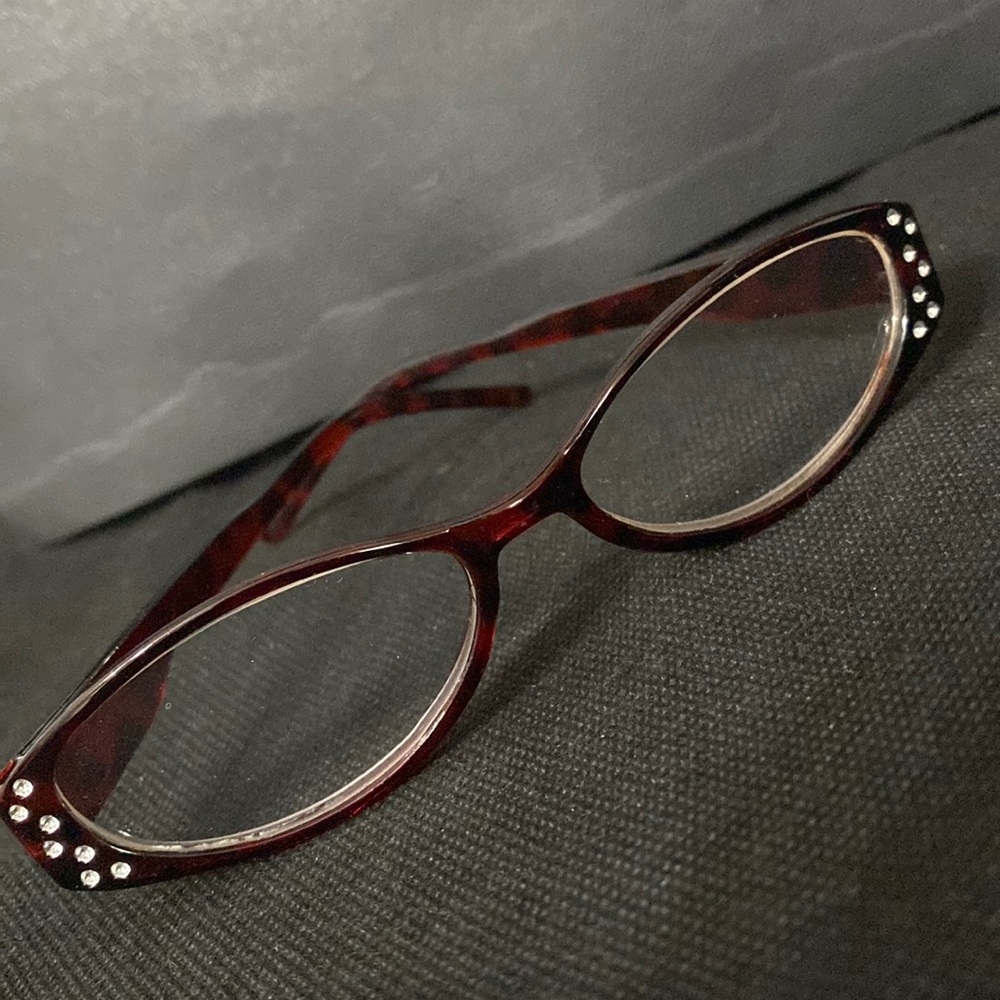 Translucent brown with rhinestones readers +2.5